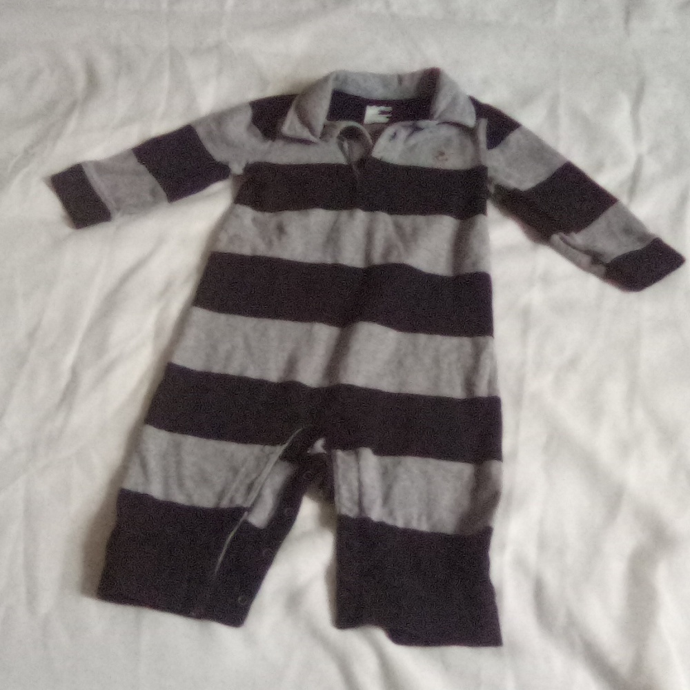 baby Gap Bodysuit - Picture 2 of 3